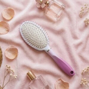Brosse à cheveux blanche et rose